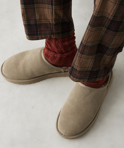 UGG(アグ)の「【UGG / アグ】別注 CLASSIC SLIP-ON(スリッポン・メンズ・ベージュ・26cm/27cm/28cm)」の3枚目の写真