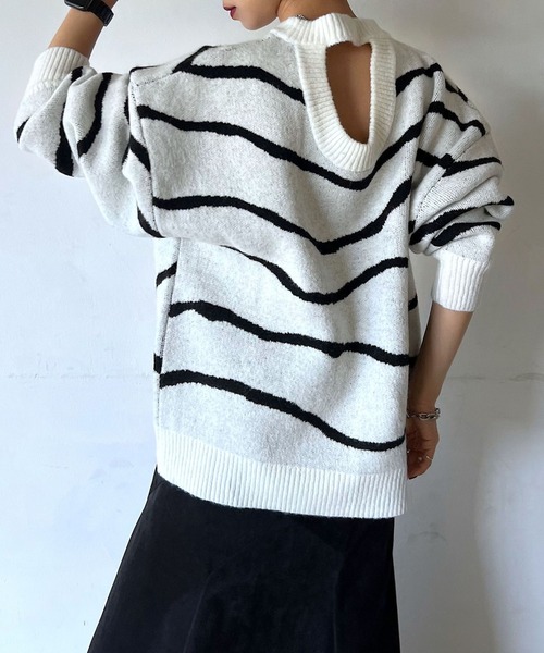 PAGEBOY（ページボーイ）の「バックオープンマーブル柄ニット（ニット/セーター・レディース・ブラック/パープル/オフホワイト・FREE）」の4枚目の写真