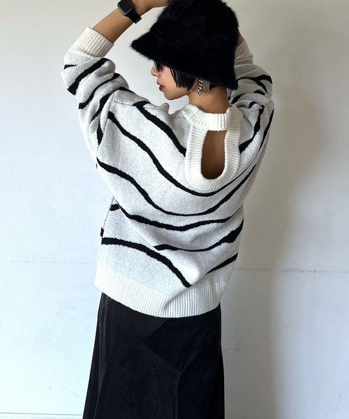 PAGEBOY（ページボーイ）の「バックオープンマーブル柄ニット（ニット/セーター・レディース・ブラック/パープル/オフホワイト・FREE）」の7枚目の写真