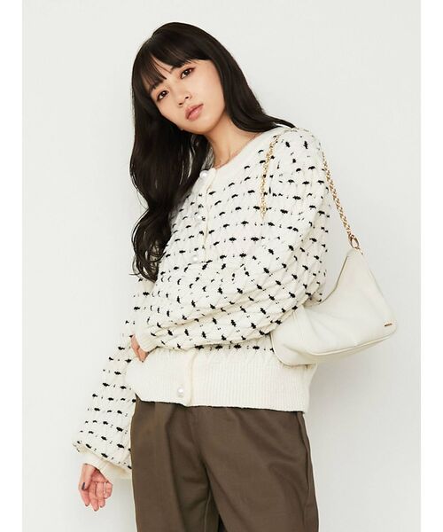 CALNAMUR（カルナムール）の「パールボタンニットカーディガン（カーディガン/ボレロ・レディース・イエロー/ブルー/アイボリー・FREE）」の6枚目の写真