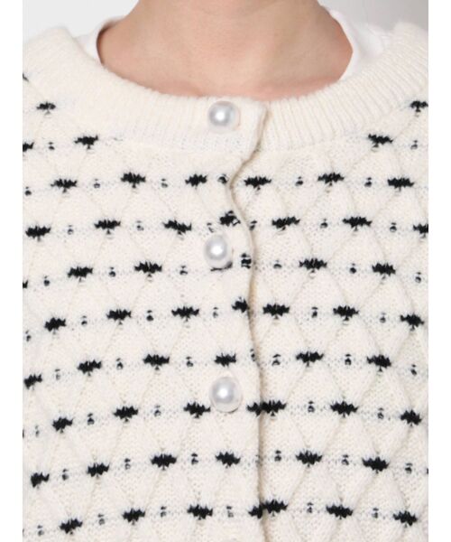 CALNAMUR（カルナムール）の「パールボタンニットカーディガン（カーディガン/ボレロ・レディース・イエロー/ブルー/アイボリー・FREE）」の12枚目の写真