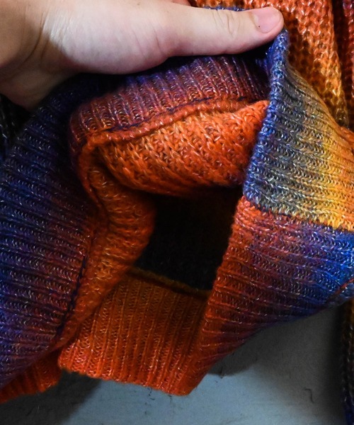 Ritzy（リッツィー）の「グラデーションボーダーボリューム袖カーディガン レディース メンズ（カーディガン/ボレロ・メンズ・グリーン/レインボー/ベージュ/ブラック・LARGE/X-LARGE/MEDIUM）」の8枚目の写真