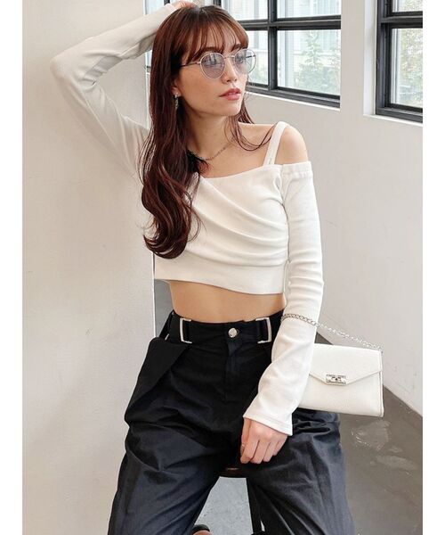 GYDA（ジェイダ）の「2WAYカシュクールデザイン オフショルトップス（Tシャツ/カットソー・レディース・グリーン/ブラック/オフホワイト・FREE）」の2枚目の写真