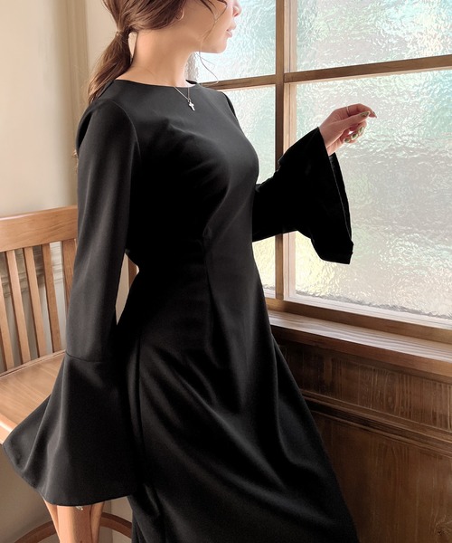 junoah（ジュノア）の「ベルスリーブバックケープワンピース（ワンピース・レディース・ブラウン/ブラック/グレイッシュベージュ・X-LARGE/LARGE/MEDIUM）」の9枚目の写真