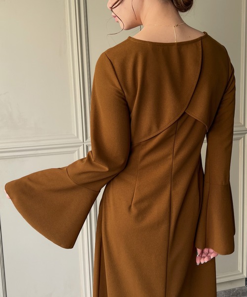 junoah（ジュノア）の「ベルスリーブバックケープワンピース（ワンピース・レディース・ブラウン/ブラック/グレイッシュベージュ・X-LARGE/LARGE/MEDIUM）」の10枚目の写真