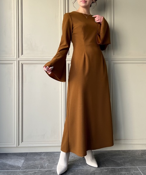 junoah（ジュノア）の「ベルスリーブバックケープワンピース（ワンピース・レディース・ブラウン/ブラック/グレイッシュベージュ・X-LARGE/LARGE/MEDIUM）」の11枚目の写真