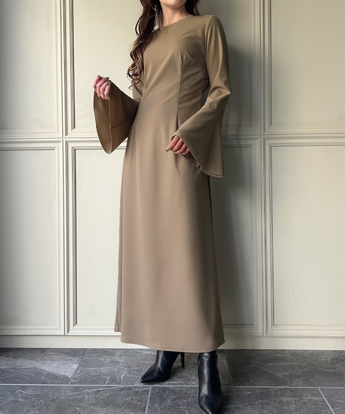 junoah（ジュノア）の「ベルスリーブバックケープワンピース（ワンピース・レディース・ブラウン/ブラック/グレイッシュベージュ・X-LARGE/LARGE/MEDIUM）」の15枚目の写真