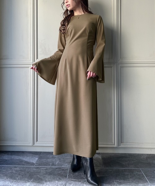 junoah（ジュノア）の「ベルスリーブバックケープワンピース（ワンピース・レディース・ブラウン/ブラック/グレイッシュベージュ・X-LARGE/LARGE/MEDIUM）」の16枚目の写真