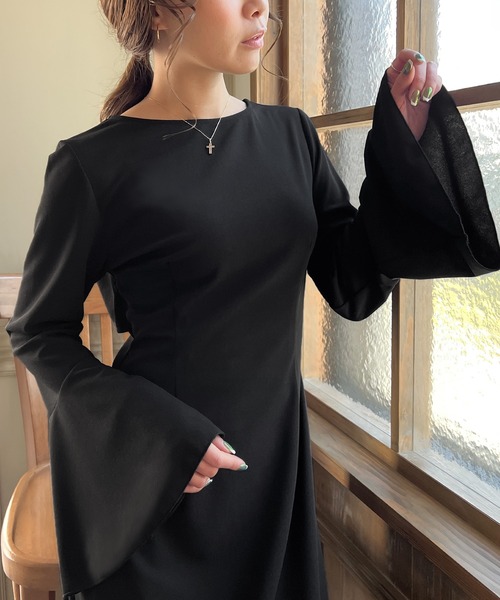 junoah（ジュノア）の「ベルスリーブバックケープワンピース（ワンピース・レディース・ブラウン/ブラック/グレイッシュベージュ・X-LARGE/LARGE/MEDIUM）」の19枚目の写真