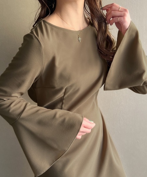 junoah（ジュノア）の「ベルスリーブバックケープワンピース（ワンピース・レディース・ブラウン/ブラック/グレイッシュベージュ・X-LARGE/LARGE/MEDIUM）」の21枚目の写真