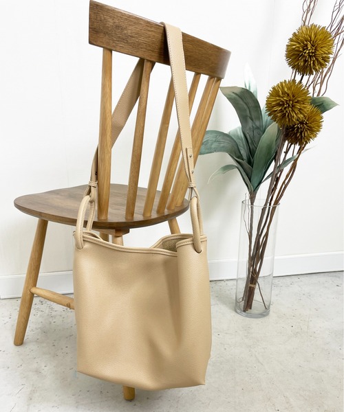 StyleSea（スタイルシー）の「サイドハンドルバッグ（ショルダーバッグ・レディース・ブラック/ベージュ/ブラウン・FREE）」の4枚目の写真