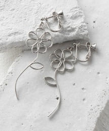 Zoule（ゾーラ）の「フラワー 手書き風モチーフ イヤリング（イヤリング）」