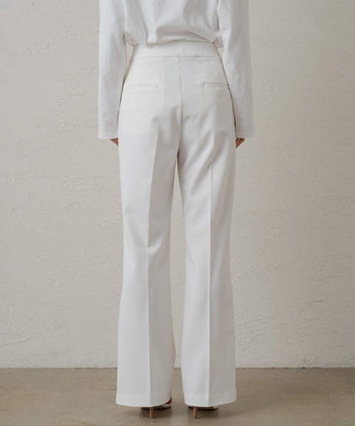 LOUNGEDRESS(ラウンジドレス)の「フレアスラックス(スラックス・レディース・オフホワイト/ネイビー・SMALL/MEDIUM)」の9枚目の写真