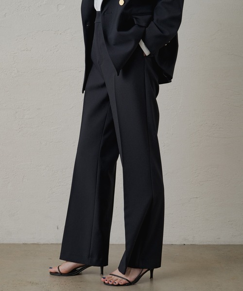 LOUNGEDRESS(ラウンジドレス)の「フレアスラックス(スラックス・レディース・オフホワイト/ネイビー・SMALL/MEDIUM)」の4枚目の写真