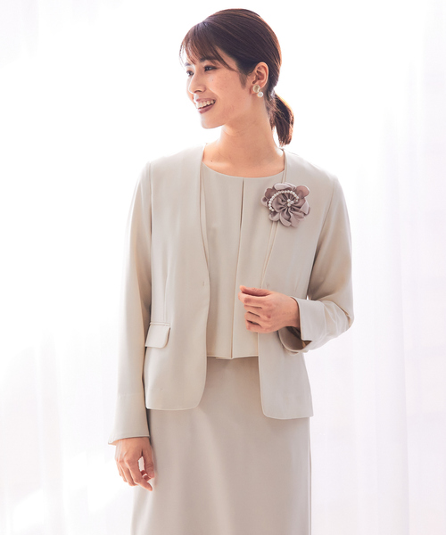 abahouse mavie(アバハウスマヴィ)の「【セレモニー対応】コサージュ(ブローチ/コサージュ・レディース・チャコールグレー/ライトグレー/ベージュ/オフホワイト/アイボリー・フリー)」の5枚目の写真