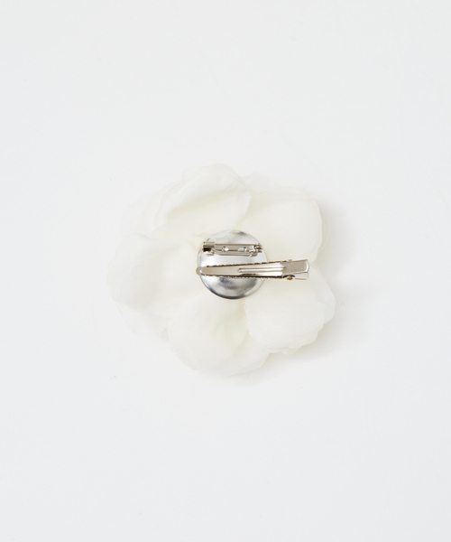 abahouse mavie(アバハウスマヴィ)の「【セレモニー対応】コサージュ(ブローチ/コサージュ・レディース・チャコールグレー/ライトグレー/ベージュ/オフホワイト/アイボリー・フリー)」の7枚目の写真