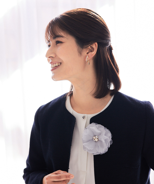 abahouse mavie(アバハウスマヴィ)の「【セレモニー対応】コサージュ(ブローチ/コサージュ・レディース・チャコールグレー/ライトグレー/ベージュ/オフホワイト/アイボリー・フリー)」の16枚目の写真