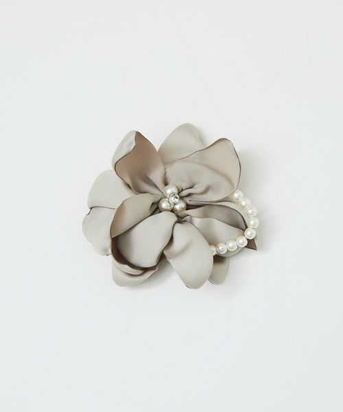 abahouse mavie(アバハウスマヴィ)の「【セレモニー対応】コサージュ(ブローチ/コサージュ・レディース・チャコールグレー/ライトグレー/ベージュ/オフホワイト/アイボリー・フリー)」の22枚目の写真