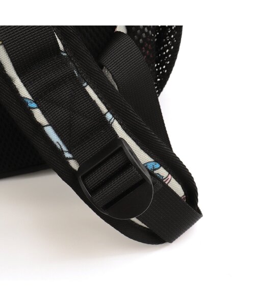 BREEZE（ブリーズ）の「福井県立恐竜博物館コラボ 恐竜総柄リュック（バックパック/リュック・キッズ・ブラック/ベージュ・MEDIUM/SMALL）」の3枚目の写真