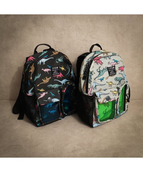 BREEZE（ブリーズ）の「福井県立恐竜博物館コラボ 恐竜総柄リュック（バックパック/リュック・キッズ・ブラック/ベージュ・MEDIUM/SMALL）」の5枚目の写真