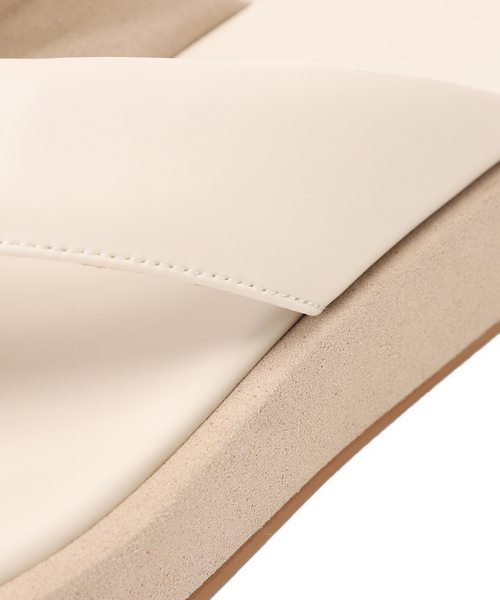 LE TALON（ルタロン）の「アツゾコトングサンダル（サンダル・レディース・アイボリー/ブラック系その他・LARGE/MEDIUM/X-LARGE/SMALL）」の4枚目の写真