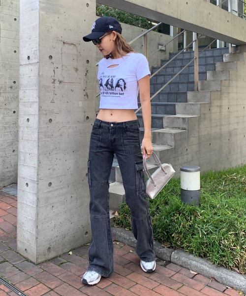 SHAGGIE(シャギー)の「カットアウトフロントプリントショート丈Tシャツ(Tシャツ/カットソー・レディース・ブラック/グレー/ホワイト・FREE)」の13枚目の写真