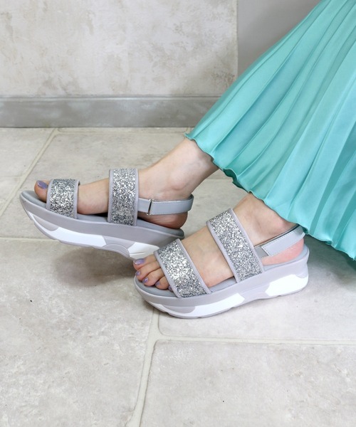 Balancoire（ブランコアール）の「グリッターダブルベルトスポーツサンダル（サンダル・レディース・ブラック/シルバー/ゴールド・M/L/S/LL）」の6枚目の写真