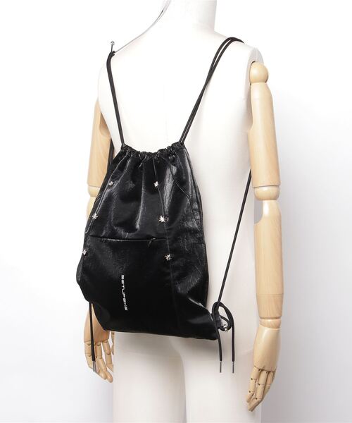 SETUPEXE（セットアップイーエックスイー）の「【SETUP‐EXE / セットアップエグゼ】Wrinkle leather star stud Gym sack / フェイクレザー ナップサック（バックパック/リュック・レディース・オフホワイト/ブラック・ONE SIZE）」の6枚目の写真