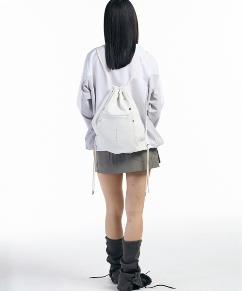 SETUPEXE（セットアップイーエックスイー）の「【SETUP‐EXE / セットアップエグゼ】Wrinkle leather star stud Gym sack / フェイクレザー ナップサック（バックパック/リュック・レディース・オフホワイト/ブラック・ONE SIZE）」の22枚目の写真