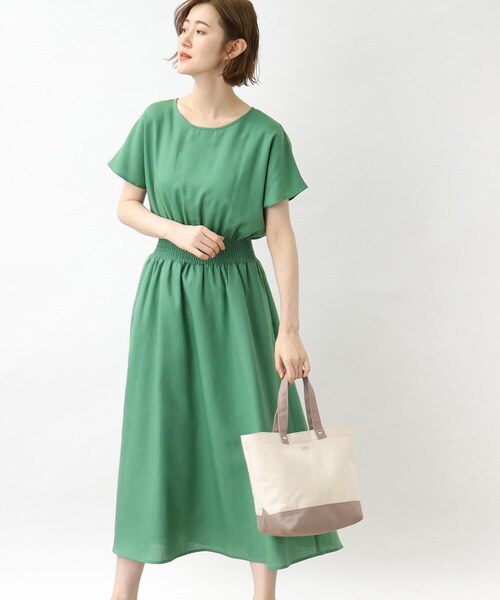バックボタンフレンチスリーブワンピース