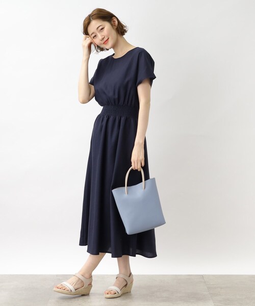 バックボタンフレンチスリーブワンピース