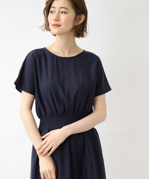 バックボタンフレンチスリーブワンピース