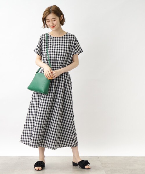 バックボタンフレンチスリーブワンピース