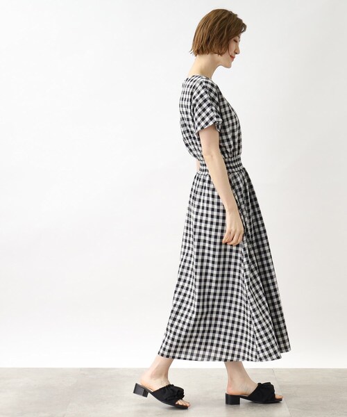 バックボタンフレンチスリーブワンピース