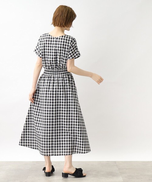 バックボタンフレンチスリーブワンピース