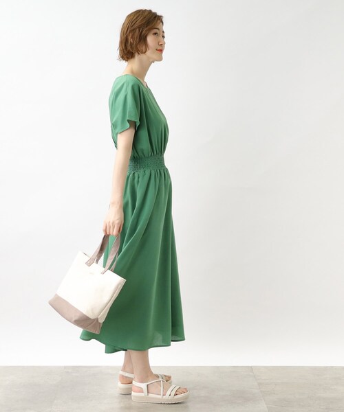 バックボタンフレンチスリーブワンピース