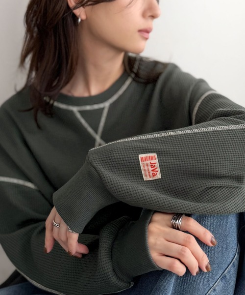 Java(ジャバ)の「《JaVaジャバ 別注》シンプルなのに格上げ。2way配色ワッフルロンTee(Tシャツ/カットソー・レディース・ライトグレー/ブラック/ベージュ/イエロー/ブルー/アイボリー/カーキブラウン/スモークピンク/チャコール/オフホワイト・SMALL/MEDIUM/LARGE/X-LARGE)」の5枚目の写真
