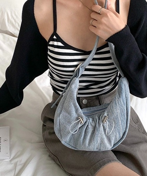 by muni:r(バイ ムニール)の「トレンドストリングショルダーバッグ(ショルダーバッグ・レディース・シルバー/ブルー/ブラック・ONE SIZE)」の3枚目の写真