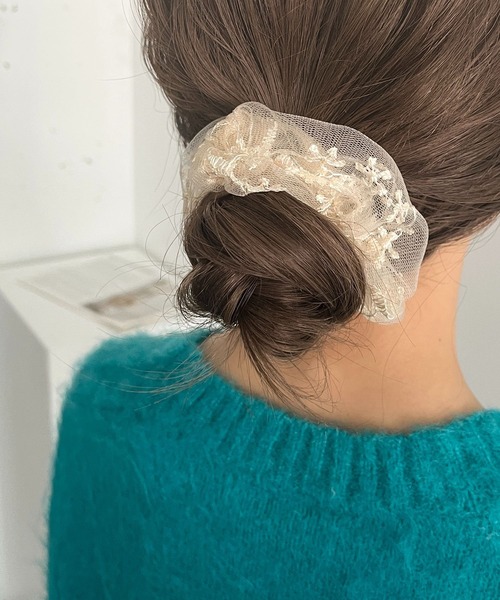 LOWRYS FARM(ローリーズファーム)の「シシュウシュシュ 963870(ヘアゴム・レディース・ブラック/ブラウン/アイボリー/ブラック系その他・FREE)」の4枚目の写真