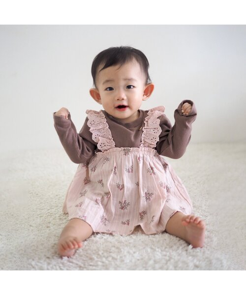 apres les cours（アプレレクール）の「フリル花柄ビスチェカバーオール（ロンパース・キッズ・ピンク/ブルー・70/80）」の4枚目の写真