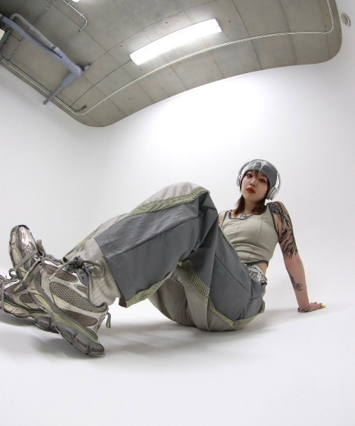 XU（エックスユー）の「ストリートファッション XU エックスユー mesh track pants トラックパンツ ナイロンパンツ ラインパンツ ジョガーパンツ カーゴパンツ テック系（カーゴパンツ・メンズ・ライトグレー・ONE SIZE）」の22枚目の写真