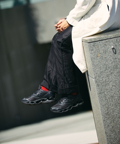 MIZUNO SPORTS STYLE(ミズノスポーツスタイル)の「WAVE PROPHECY LS(スニーカー・メンズ・ブラック/ホワイト×シルバー・27.5cm/27.0cm/26.5cm/28.5cm/29.0cm/28.0cm/26.0cm/24.0cm/23.5cm/24.5cm/23.0cm)」の8枚目の写真