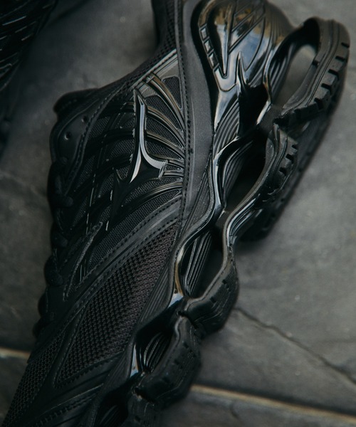 MIZUNO SPORTS STYLE(ミズノスポーツスタイル)の「WAVE PROPHECY LS(スニーカー・メンズ・ブラック/ホワイト×シルバー・27.5cm/27.0cm/26.5cm/28.5cm/29.0cm/28.0cm/26.0cm/24.0cm/23.5cm/24.5cm/23.0cm)」の5枚目の写真