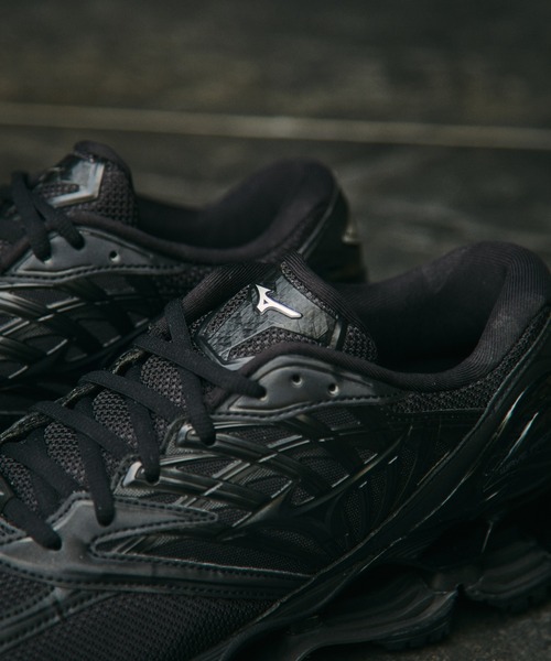 MIZUNO SPORTS STYLE(ミズノスポーツスタイル)の「WAVE PROPHECY LS(スニーカー・メンズ・ブラック/ホワイト×シルバー・27.5cm/27.0cm/26.5cm/28.5cm/29.0cm/28.0cm/26.0cm/24.0cm/23.5cm/24.5cm/23.0cm)」の6枚目の写真