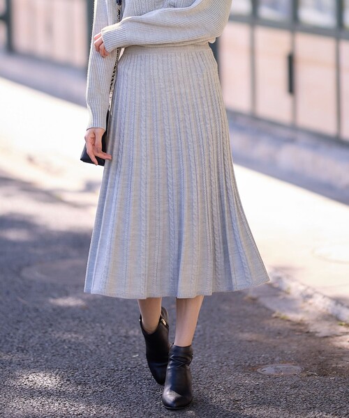ANY SIS（エニィスィス）の「【セットアップ対応】スフレケーブルニット スカート（スカート・レディース・ライトグレー系/アイボリー系/ネイビー系/ライトグリーン系/ピンク系/スカイブルー系・2）」の2枚目の写真