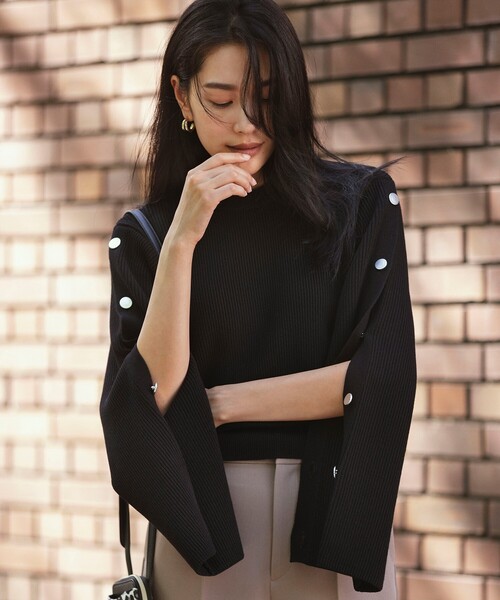 OPAQUE.CLIP(オペークドットクリップ)の「◆【大草直子さんコラボ】2way袖ボタンニット(ニット/セーター・レディース・ブラック/オフホワイト/ダークオレンジ・38/40/36)」の1枚目の写真