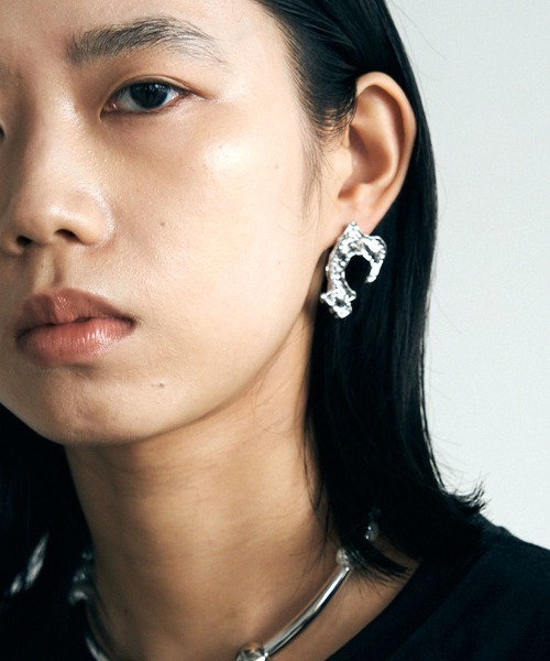 marjour(マージュール)の「HOOK MOTIF PIERCE(ピアス(両耳用)・レディース・ゴールド/シルバー・FREE)」の1枚目の写真