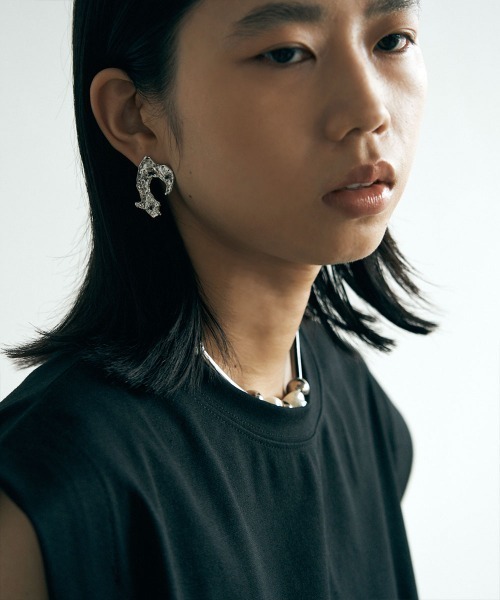 marjour(マージュール)の「HOOK MOTIF PIERCE(ピアス(両耳用)・レディース・ゴールド/シルバー・FREE)」の4枚目の写真