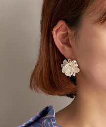 フラワーボールピアス/cream pierce
