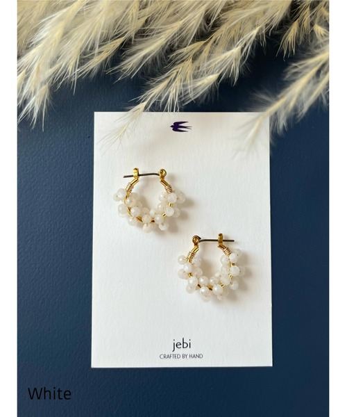 tone（トーン）の「【jebi】天然石のフープピアス（チタンポスト）(MA)（ピアス（両耳用）・レディース・ライトブルー/パープル/ネイビー/ピンク/ホワイト/レッド/ボルドー/イエロー/ブラック/グレー/ターコイズブルー/ブルー系その他/グリーン/ブラウン・FREE）」の2枚目の写真